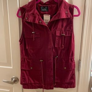 Love Tree crimson/red vest with hoodie